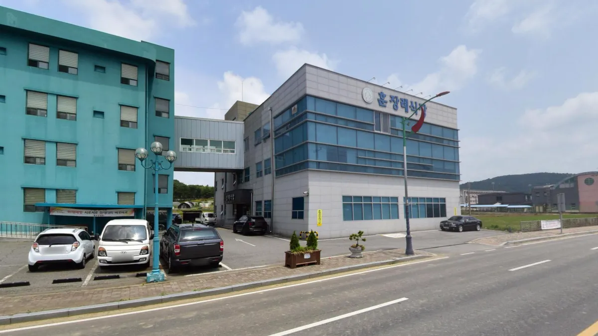 청양훈요양병원장례식장 입구 전경