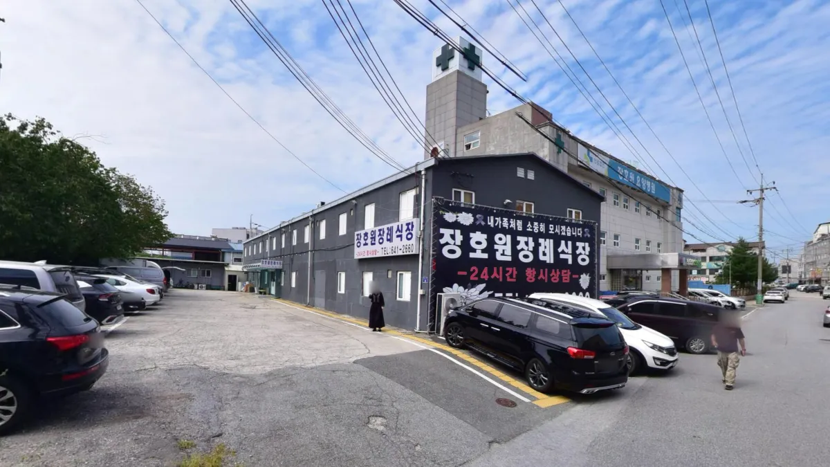 장호원요양병원장례식장 입구 전경