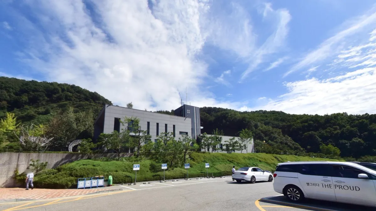 별그리다사담재 입구 전경